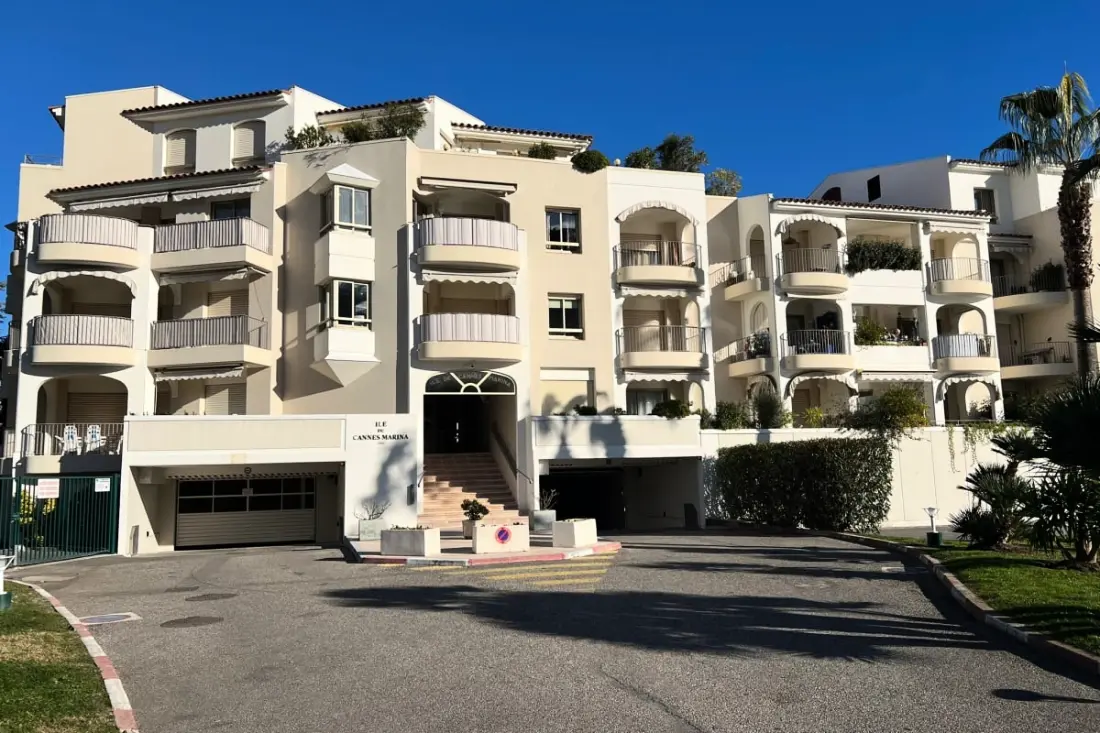 Appartement Lumineux Avec Piscine à Mandelieu