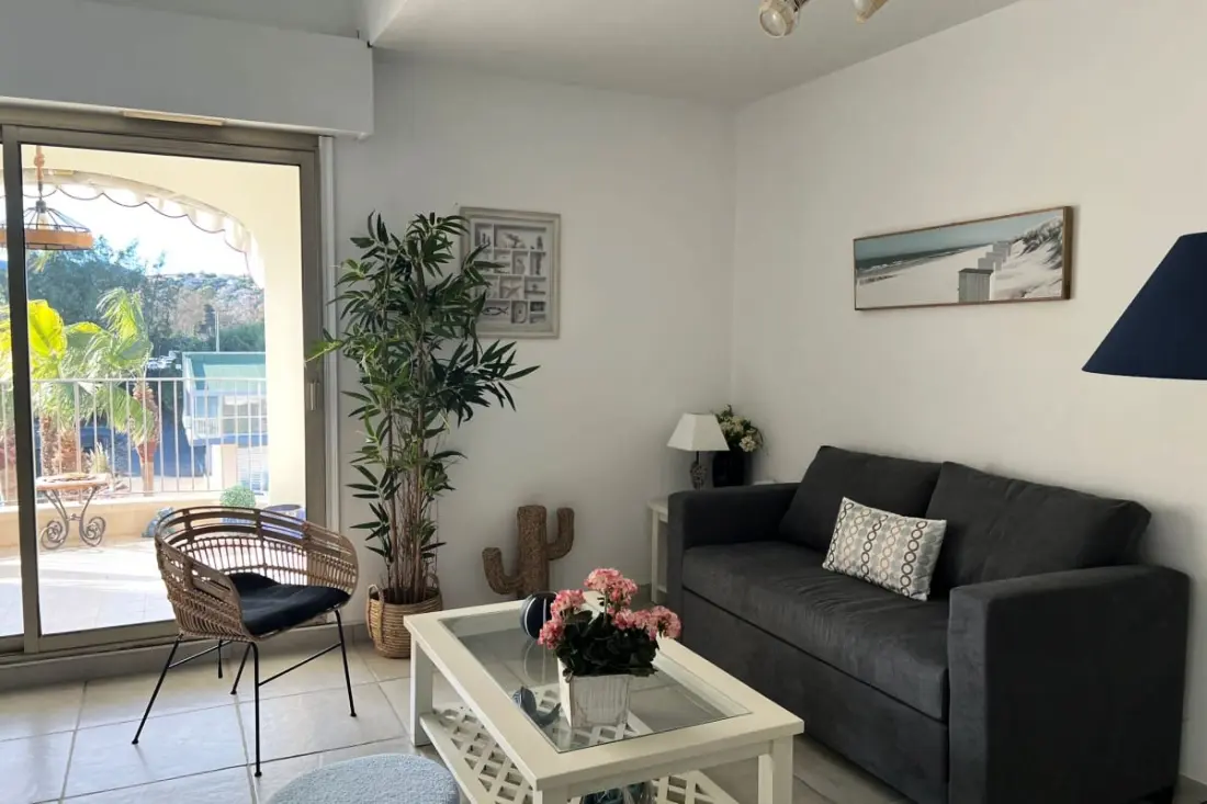 Appartement Lumineux Avec Piscine à Mandelieu
