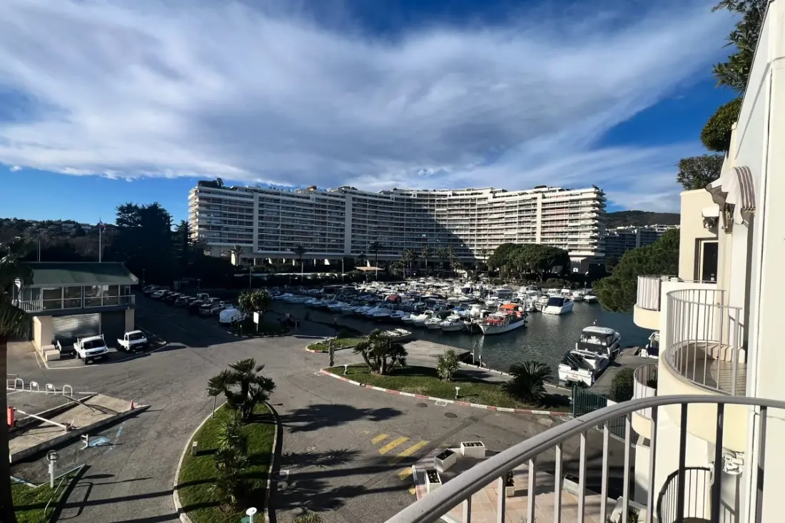 Appartement Lumineux Avec Piscine à Mandelieu