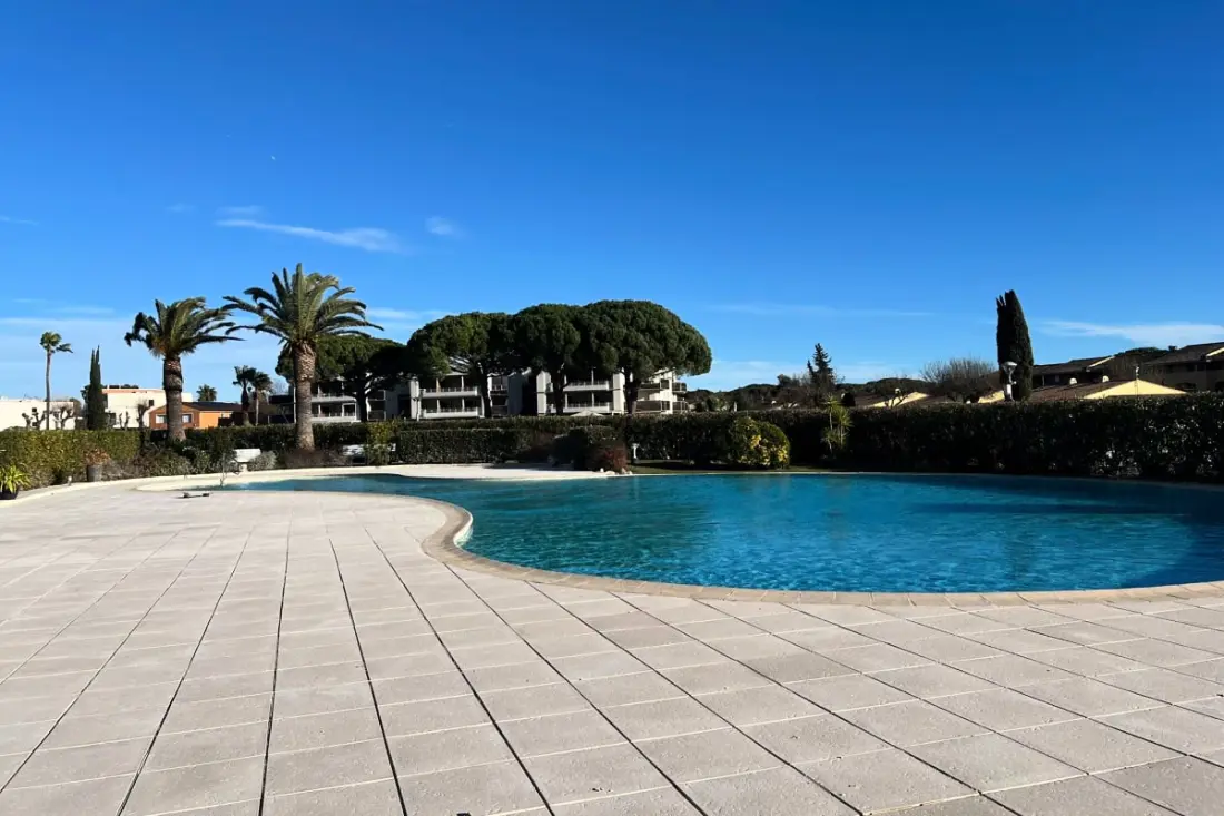 Appartement Lumineux Avec Piscine à Mandelieu