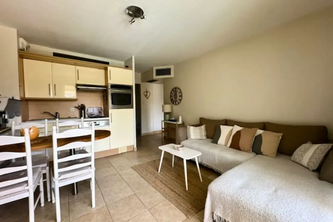 Appartement Rénové Avec Balcon