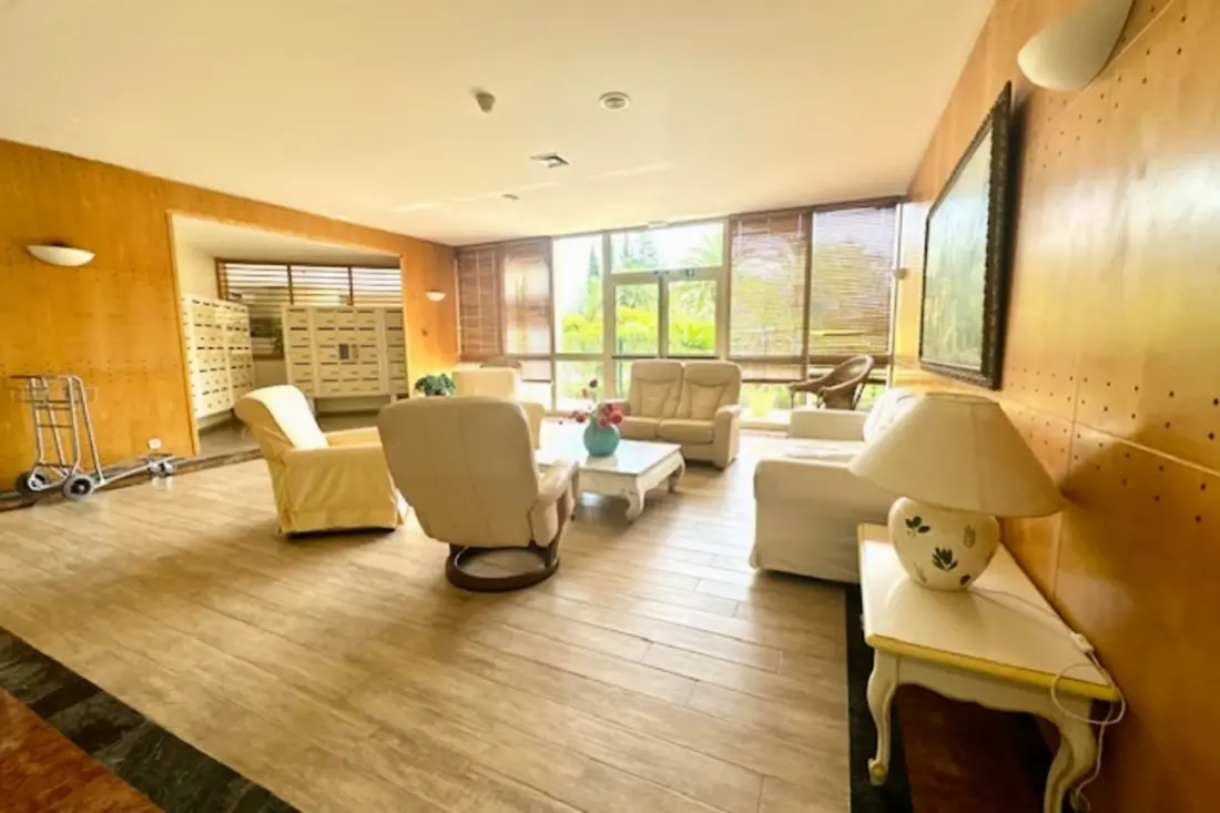 Appartement Rénové Avec Balcon