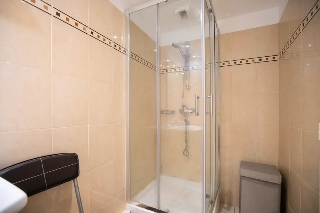 Appartement à Mandelieu - Piscine Et Court De Tennis