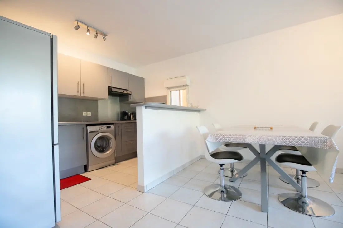 Appartement à Mandelieu - Piscine Et Court De Tennis