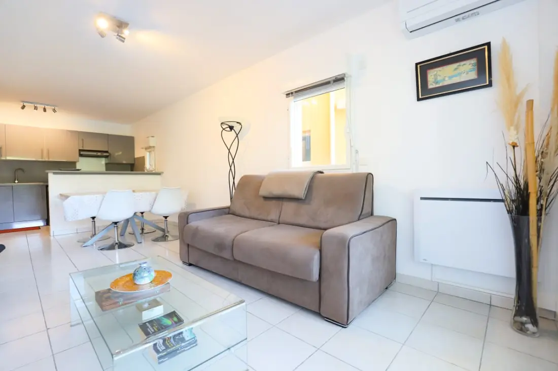 Appartement à Mandelieu - Piscine Et Court De Tennis