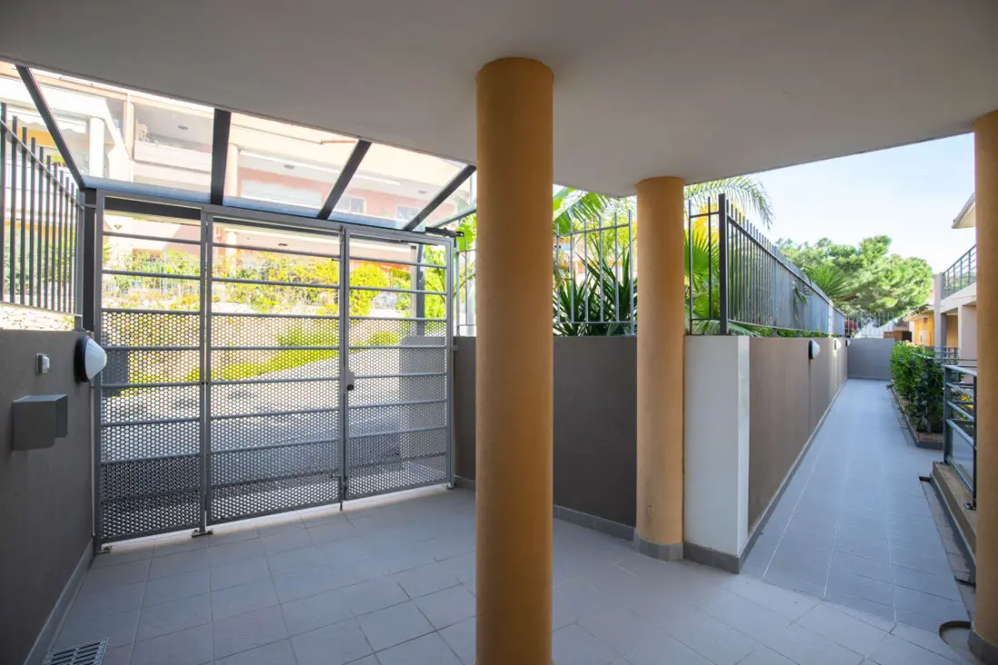Appartement à Mandelieu - Piscine Et Court De Tennis