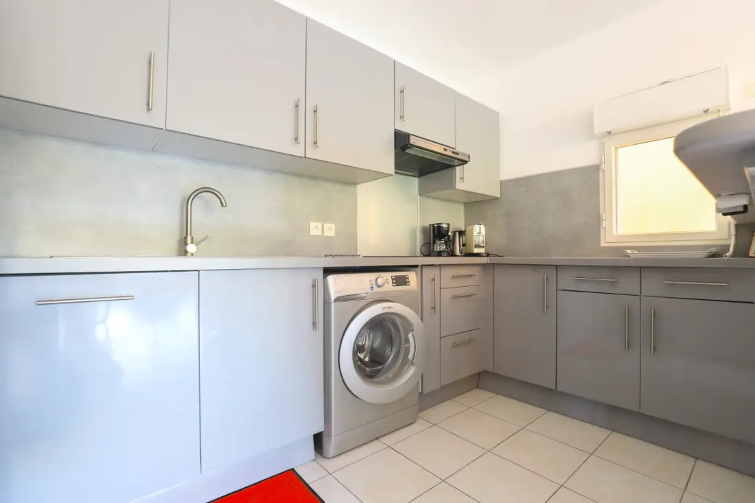Appartement à Mandelieu - Piscine Et Court De Tennis