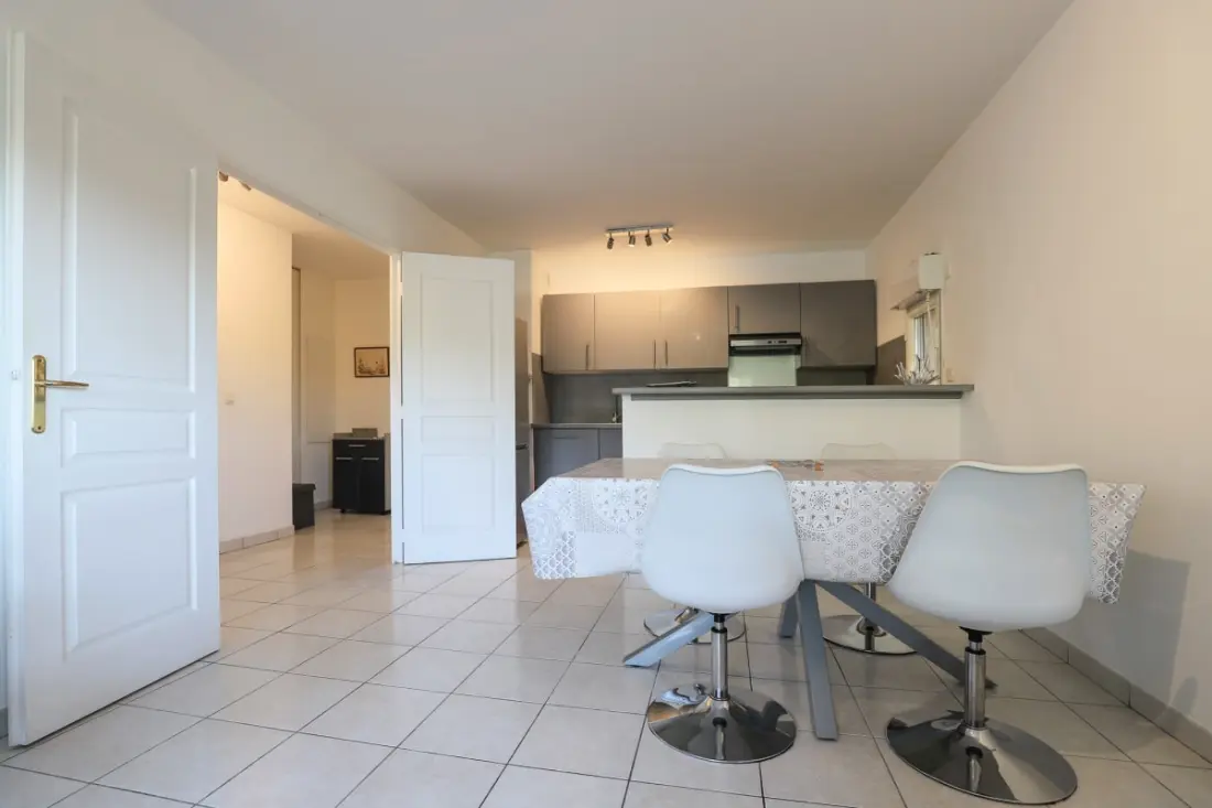 Appartement à Mandelieu - Piscine Et Court De Tennis