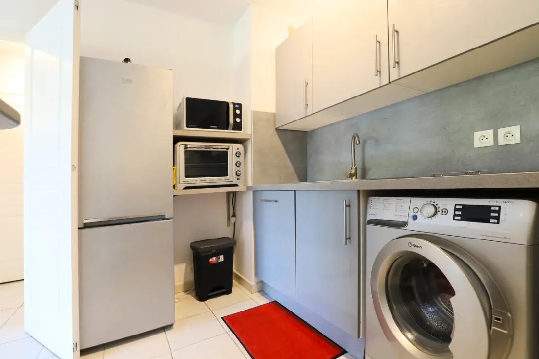 Appartement à Mandelieu - Piscine Et Court De Tennis