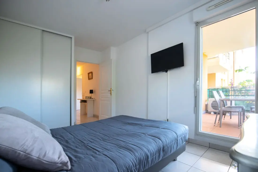 Appartement à Mandelieu - Piscine Et Court De Tennis
