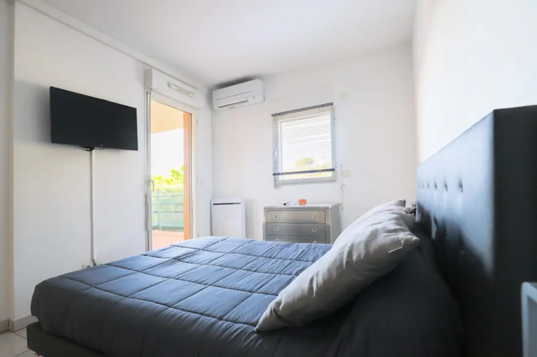 Appartement à Mandelieu - Piscine Et Court De Tennis
