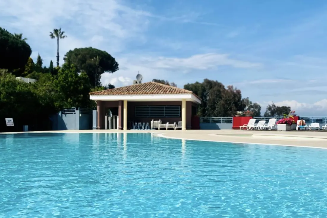 Appartement à Mandelieu - Piscine Et Court De Tennis