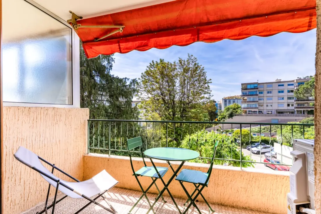 Studio Refait à Neuf Dans Résidence Calme