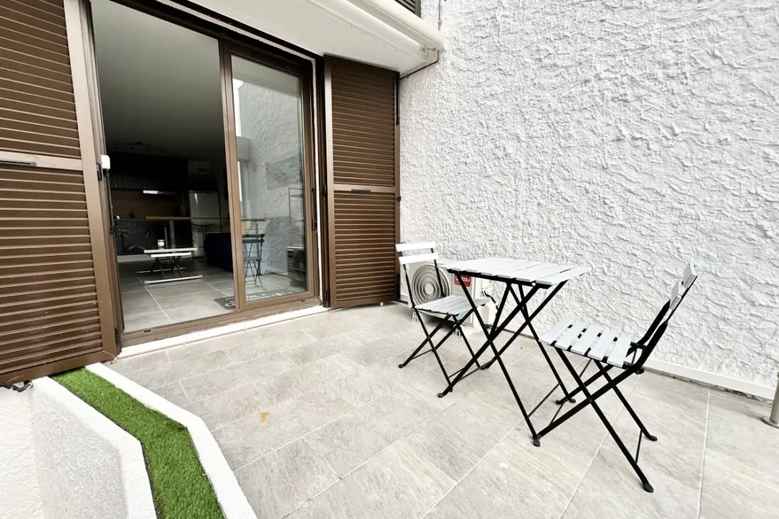 Sublime Studio Avec Grande Terrasse Et Piscine