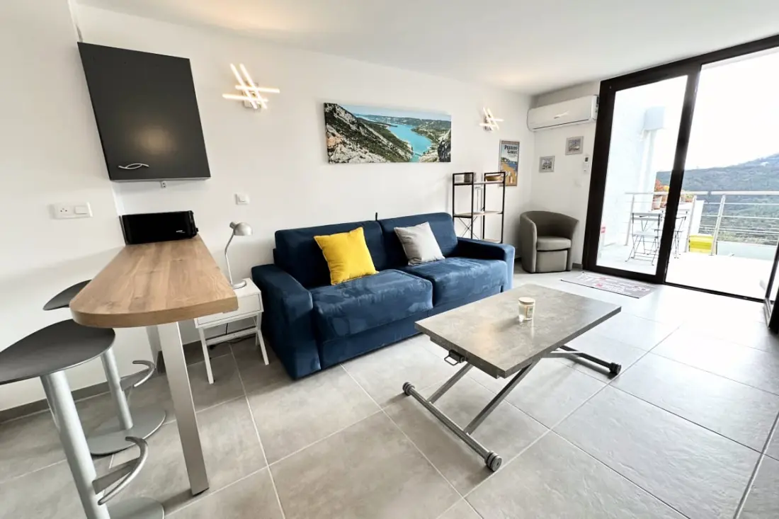Sublime Studio Avec Grande Terrasse Et Piscine