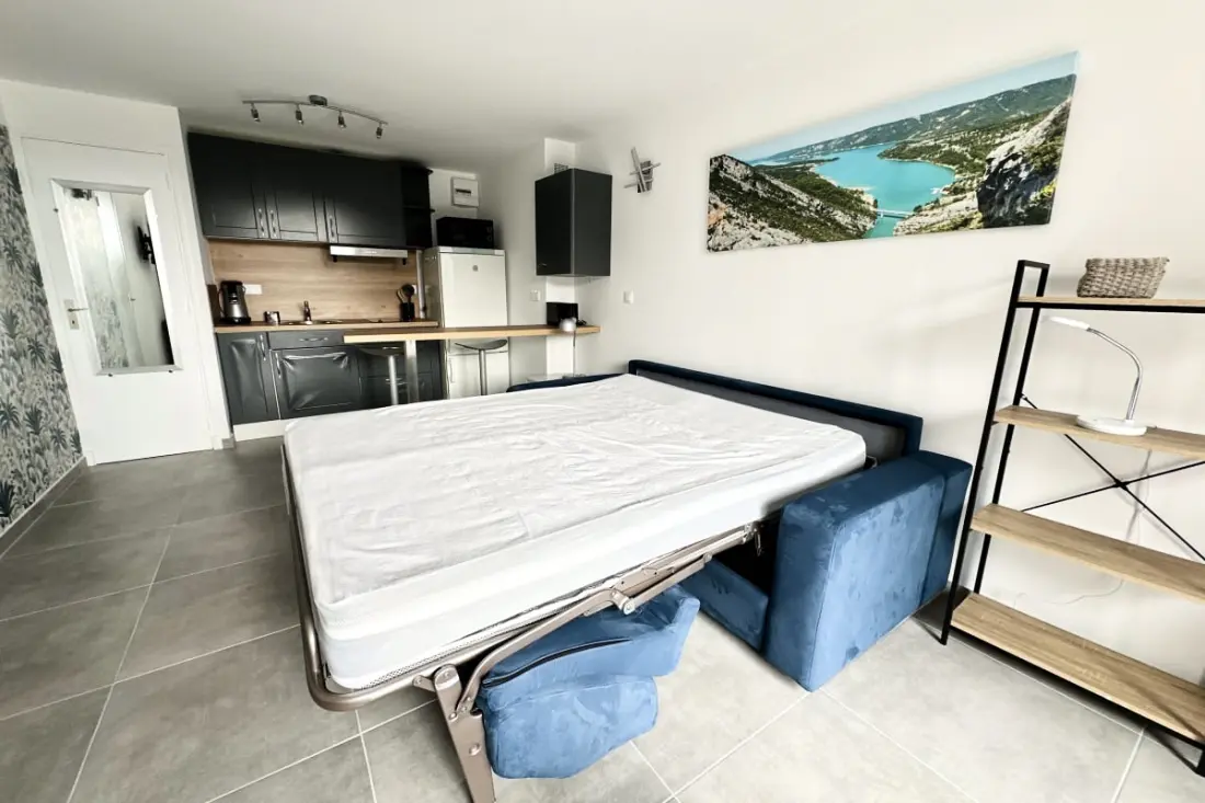 Sublime Studio Avec Grande Terrasse Et Piscine