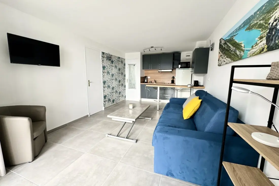 Sublime Studio Avec Grande Terrasse Et Piscine