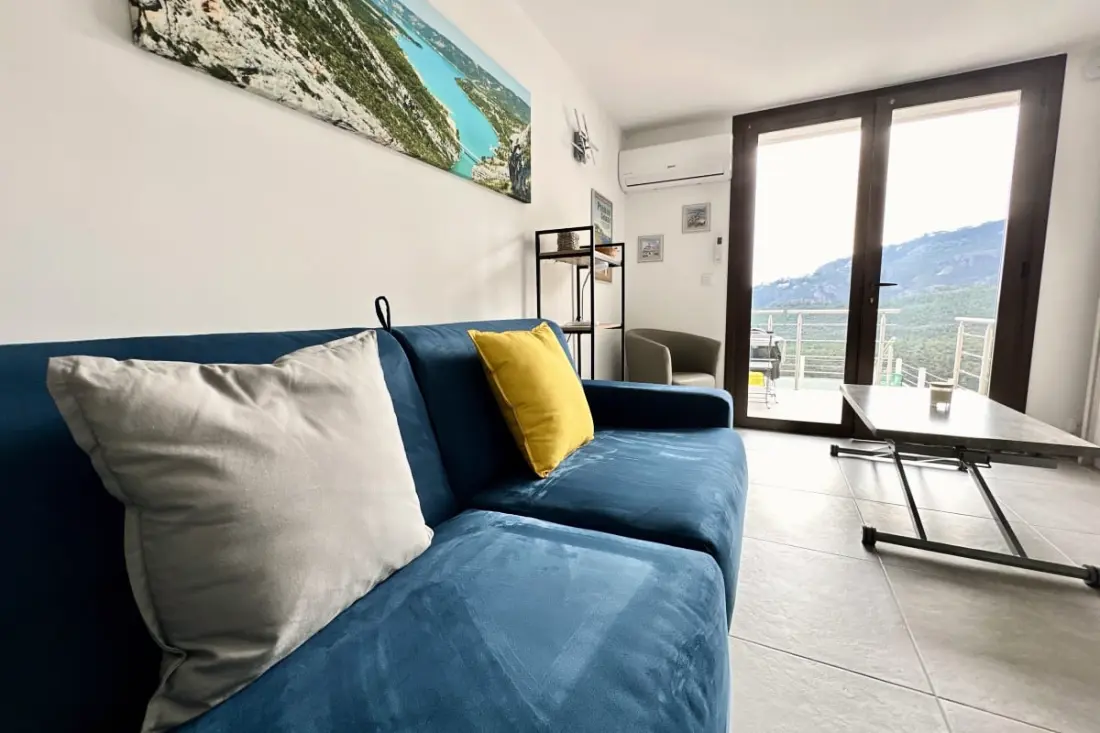 Sublime Studio Avec Grande Terrasse Et Piscine