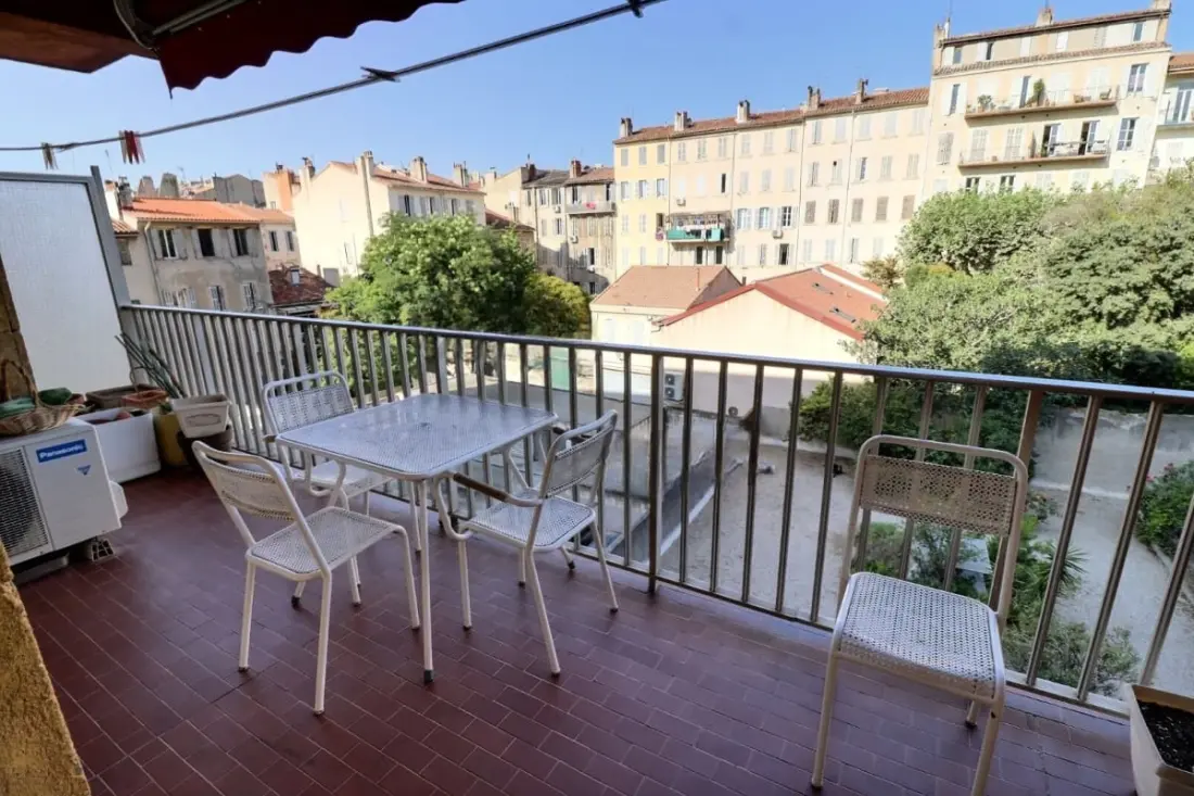 T4 Ancien Et Spacieux - 2 Balcons