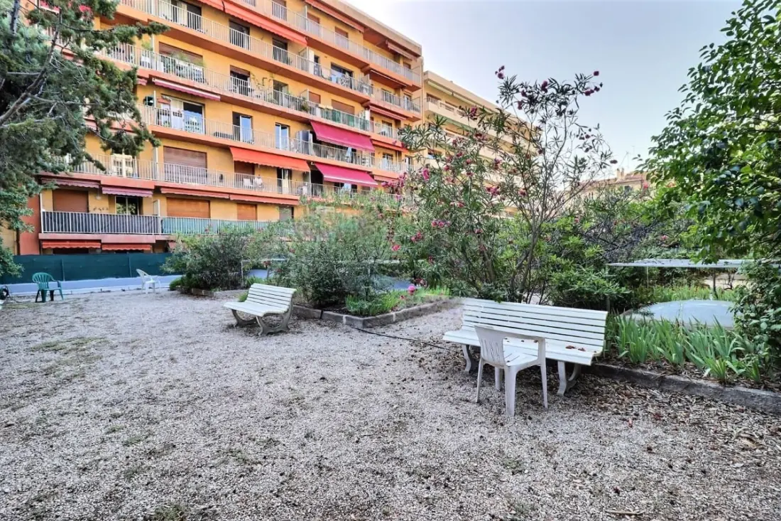 T4 Ancien Et Spacieux - 2 Balcons