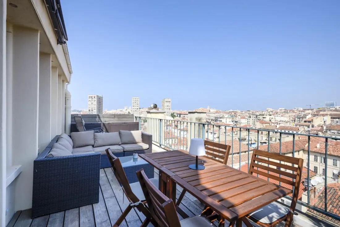 Studio Coquet Avec Terrasse Surplombant Marseille