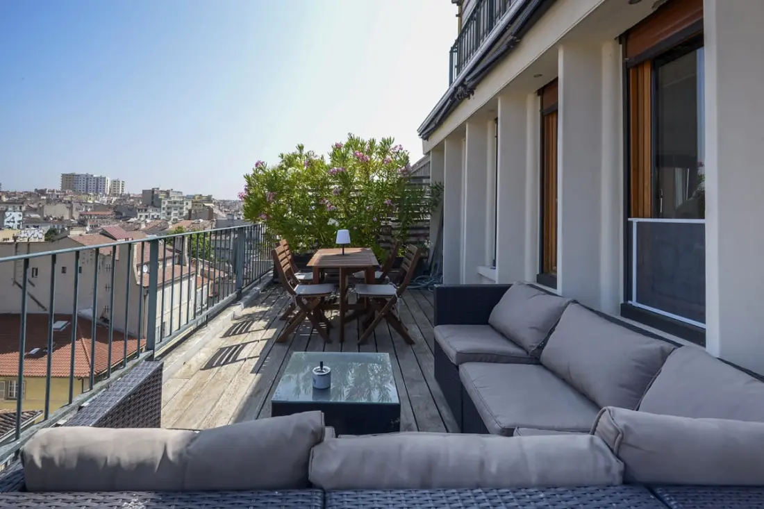 Studio Coquet Avec Terrasse Surplombant Marseille