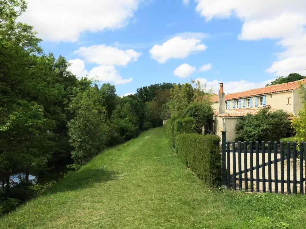 Maison de Vacances Mauze sur le Mignon