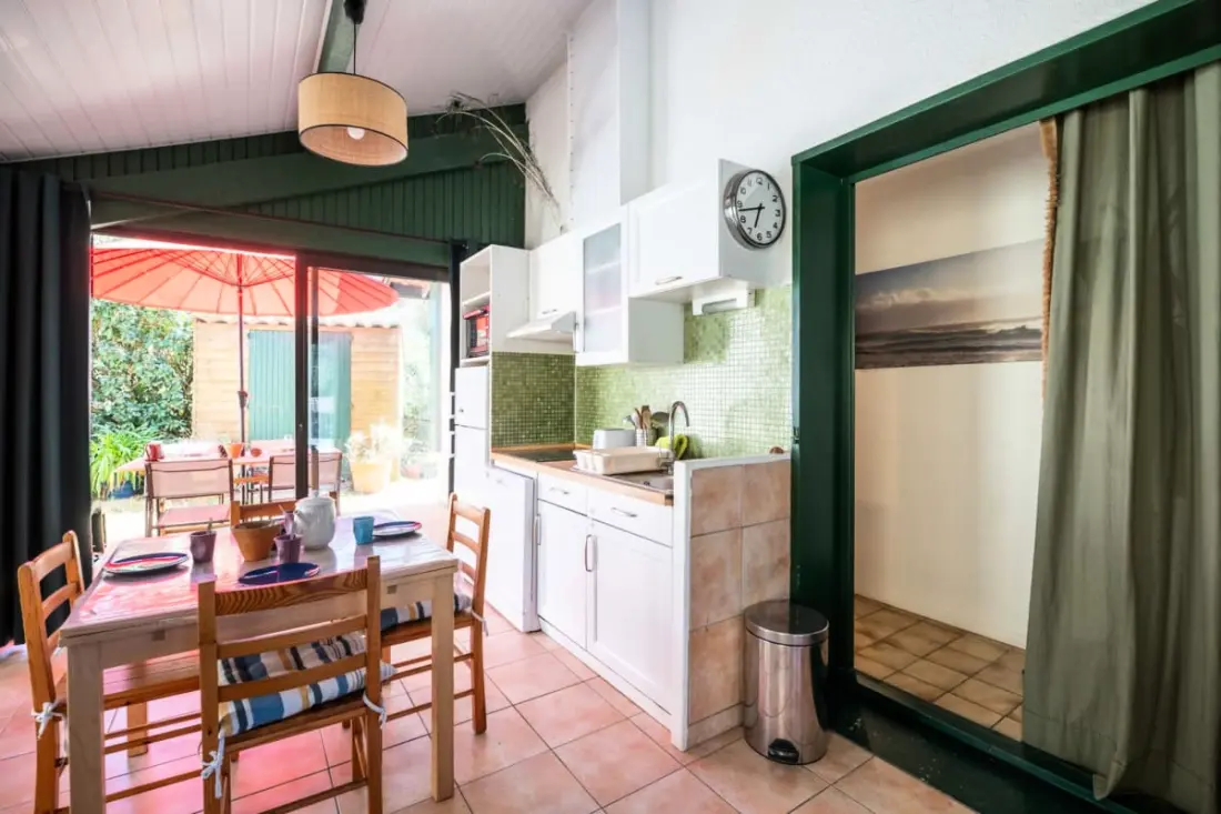 Maison Avec Petit Jardin Et Piscine Partagée