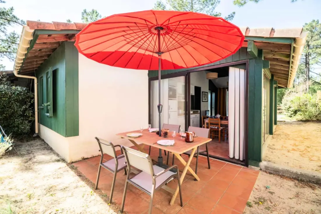 Maison Avec Petit Jardin Et Piscine Partagée