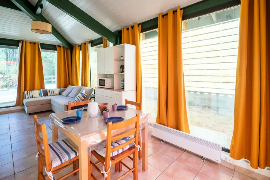 Maison Avec Petit Jardin Et Piscine Partagée