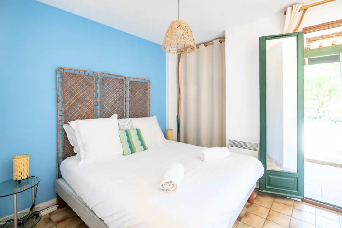 Maison Avec Petit Jardin Et Piscine Partagée