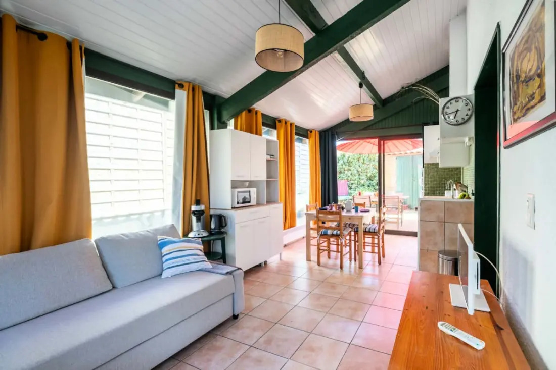 Maison Avec Petit Jardin Et Piscine Partagée