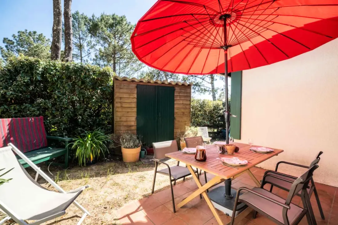 Maison Avec Petit Jardin Et Piscine Partagée