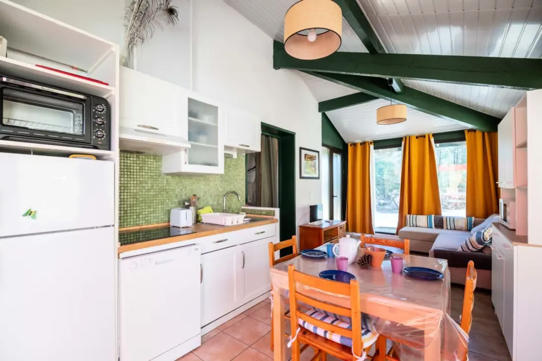 Maison Avec Petit Jardin Et Piscine Partagée