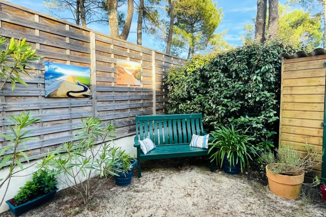 Maison Avec Petit Jardin Et Piscine Partagée