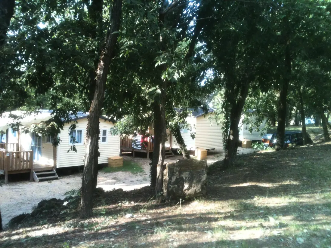 Camping La Pinède en Provence 3 étoiles★★★