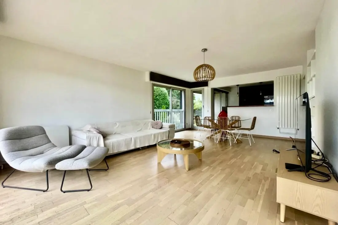 Le Papillon,  F3 Moderne Avec Terrasse Et Parking
