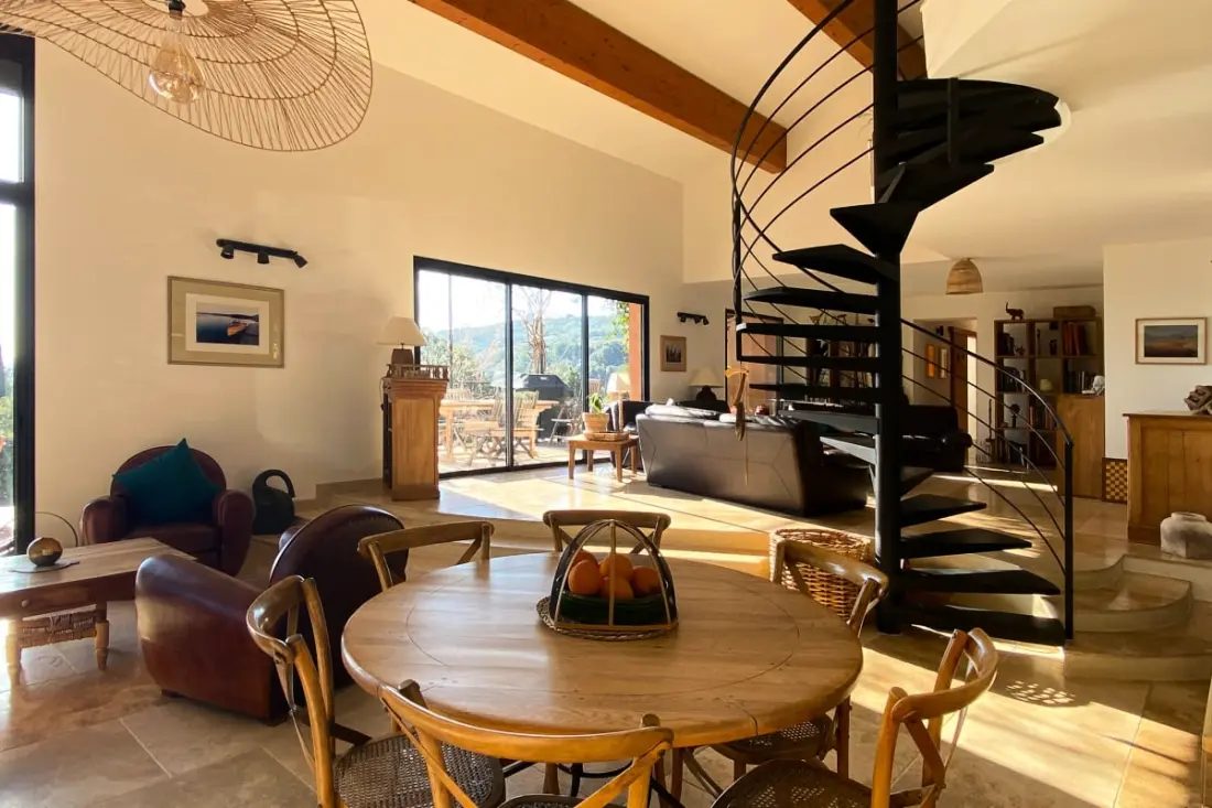 Villa Luxueuse, 8 Pers, Piscine Privée Et Vue Lac