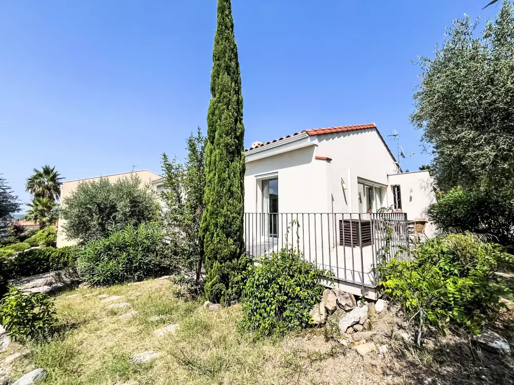 Maison de Vacances Montesquieu-des-AlbÃ¨res