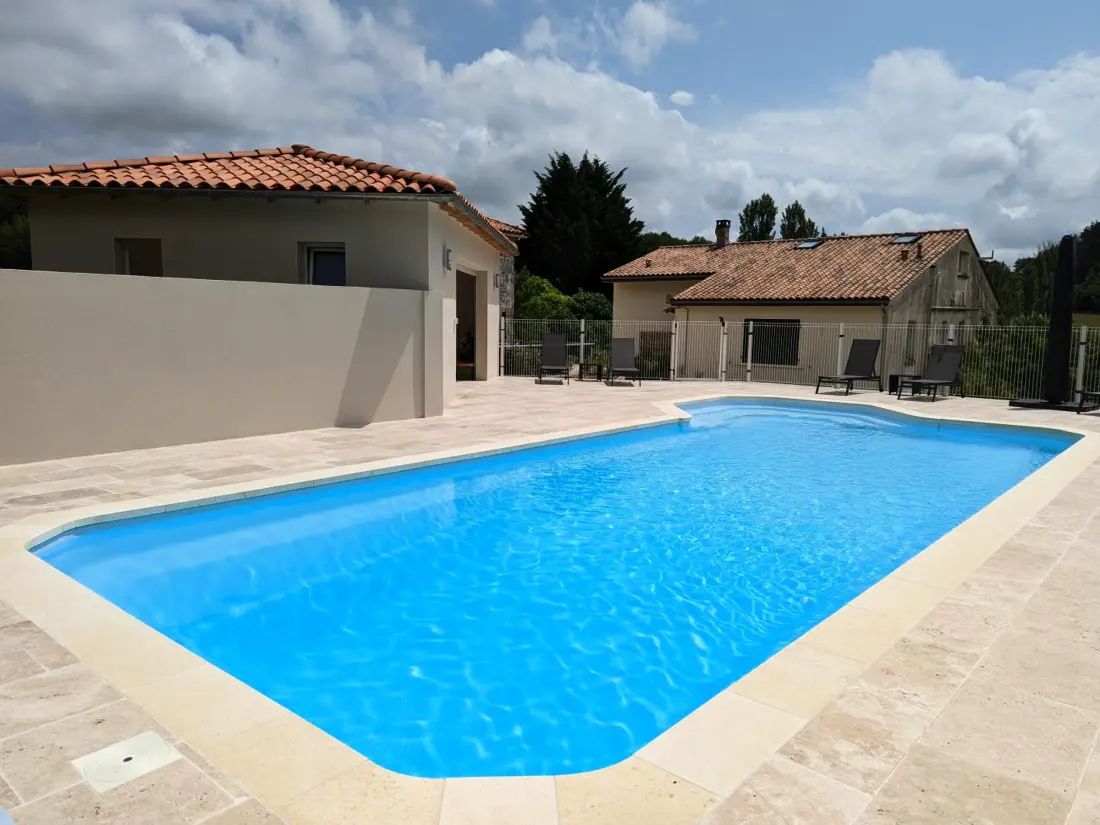 Maison de Vacances MONTMOREAU 2