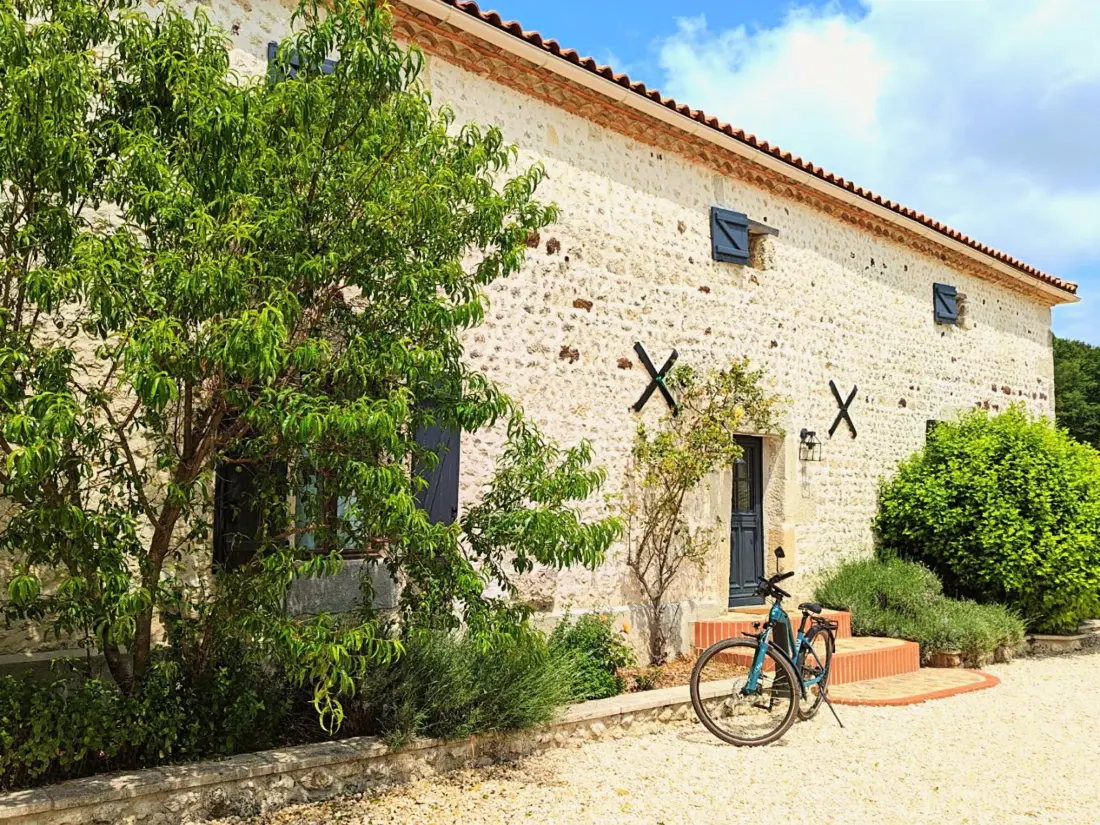 Maison de Vacances MONTMOREAU 2