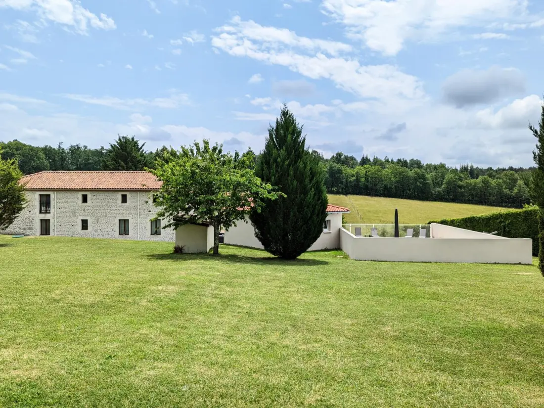 Maison de Vacances MONTMOREAU 2