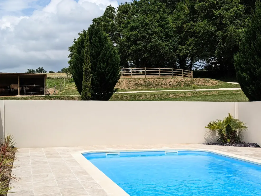 Maison de Vacances MONTMOREAU 2