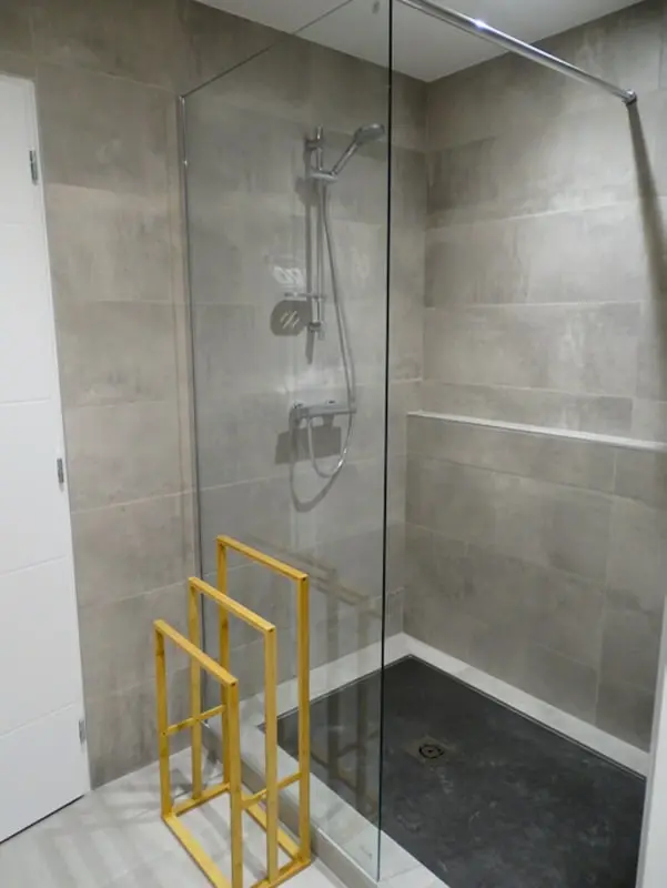 Spacieux Logement Avec Deux Terrasses