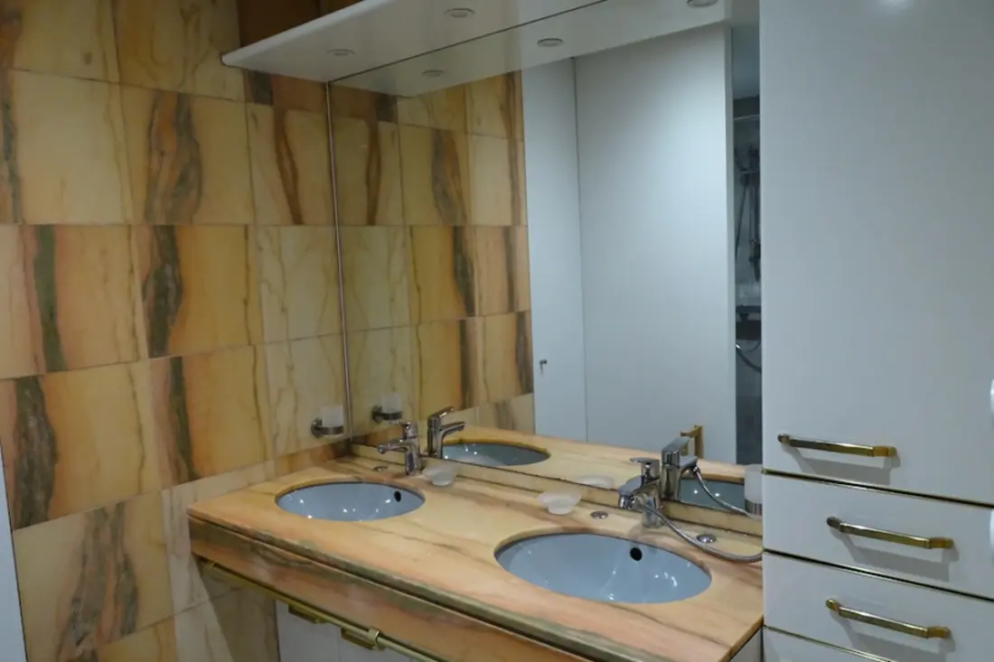 Spacieux Logement Avec Deux Terrasses