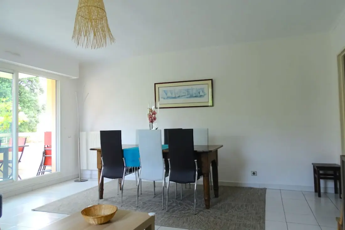 Spacieux Logement Avec Deux Terrasses