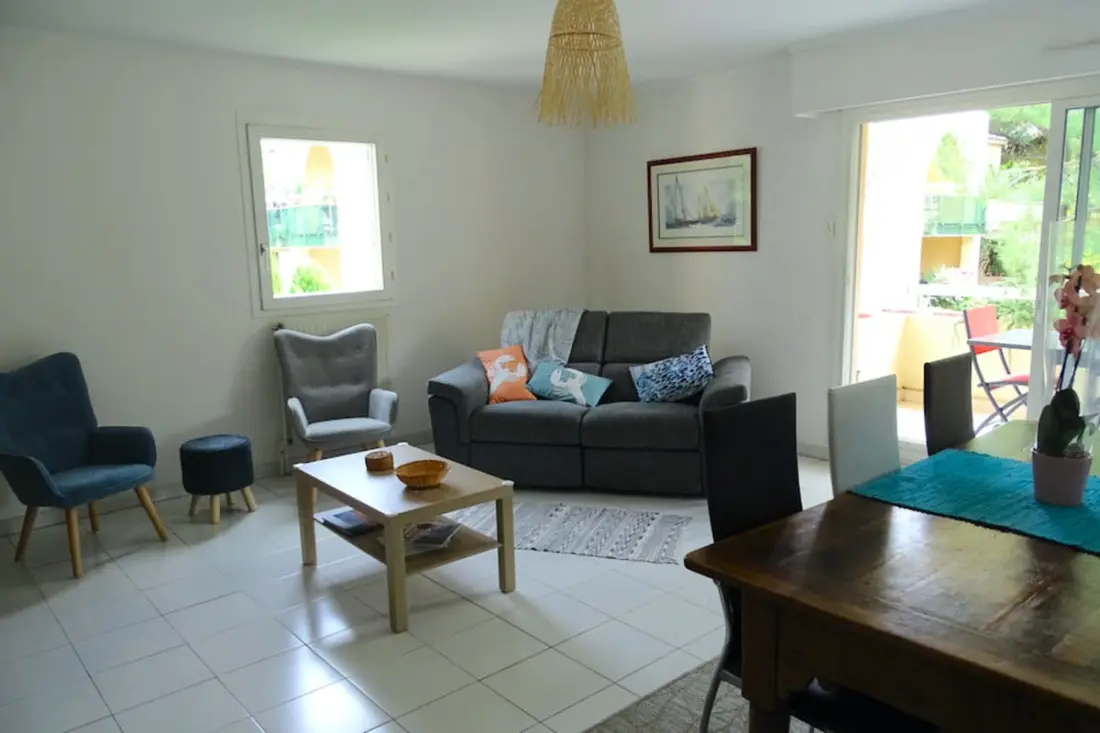Spacieux Logement Avec Deux Terrasses