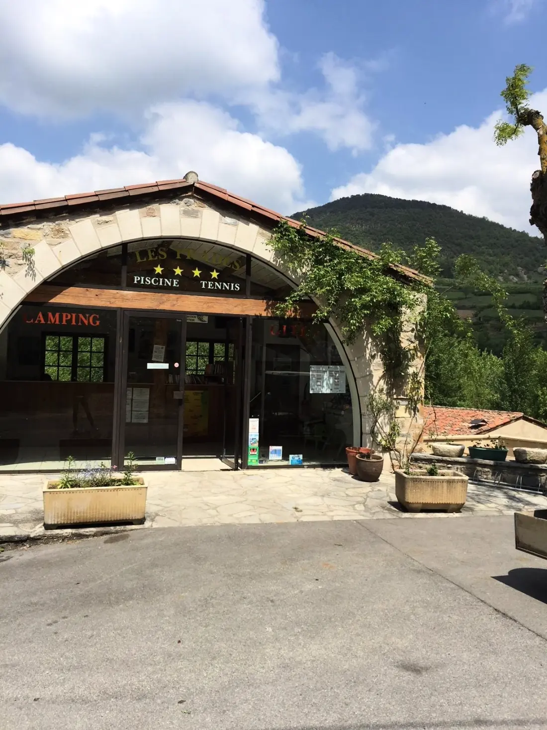 Camping LES PRADES 4 étoiles★★★★