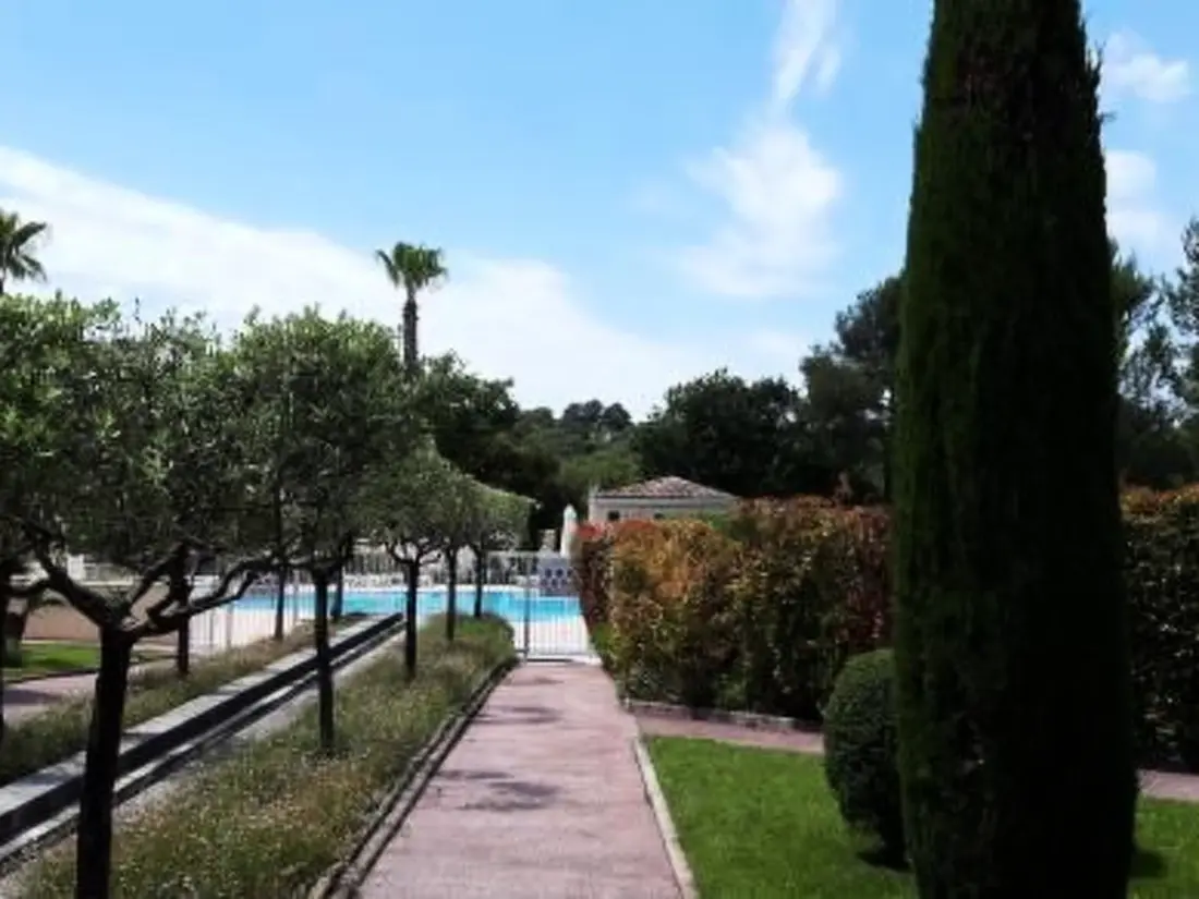 Résidence Moderne Wohnung in Mougins mit eigenem Garten