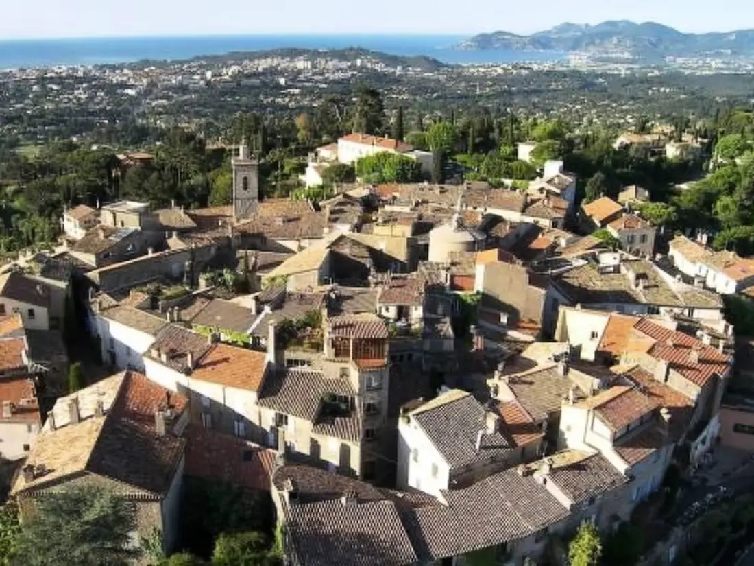 Résidence Moderne Wohnung in Mougins mit eigenem Garten